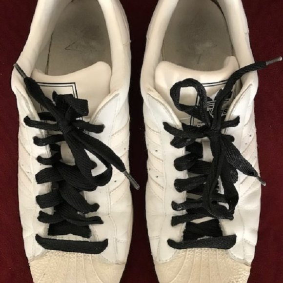 MENS SIZE 11 ADIDAS SUPERSTAR WHITE & BLACK RUNNING SHOES - Picture 1 of 7
